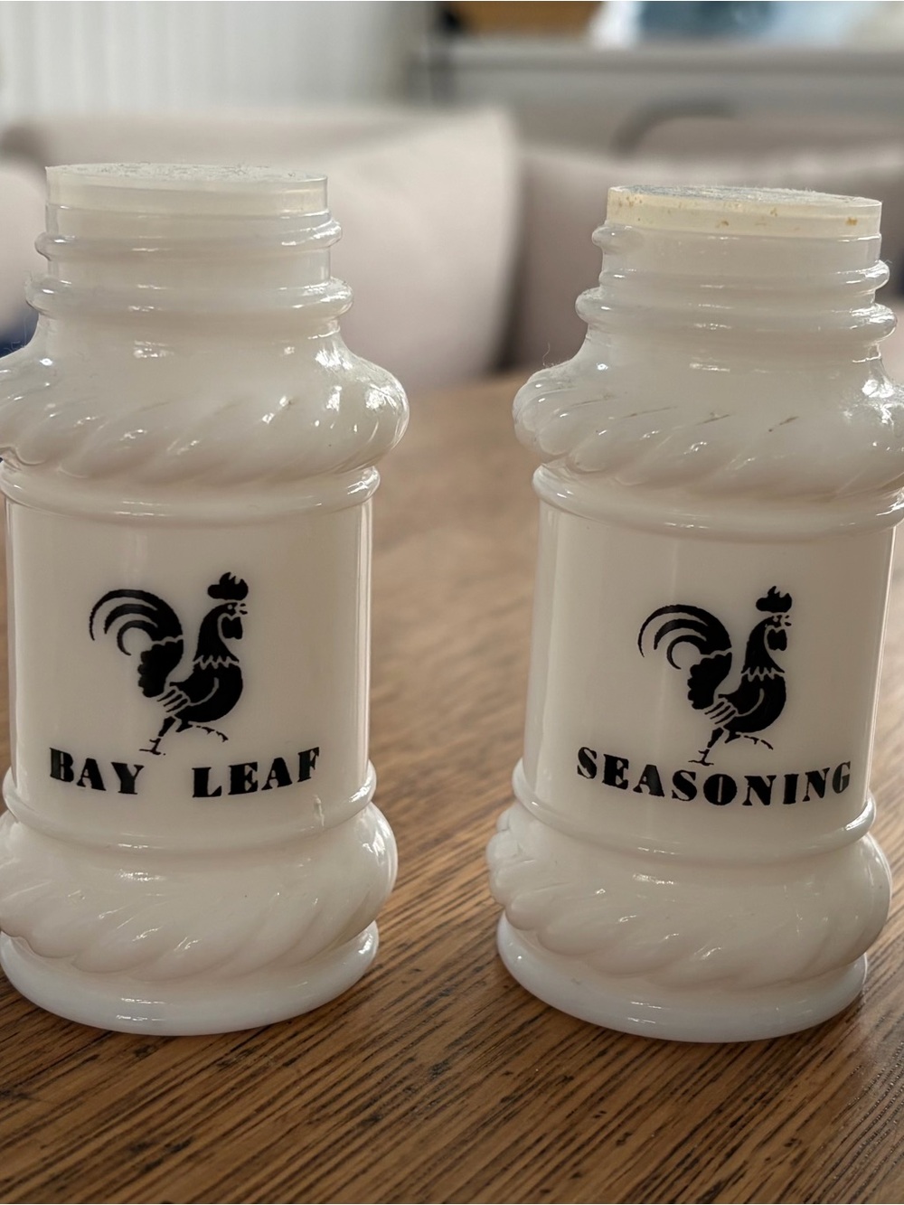 White Rooster Bay Leaf & Seasoning Ceramic Shakers - Set of 4